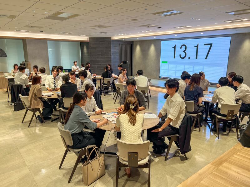 ラウンドテーブルでの座談会の様子